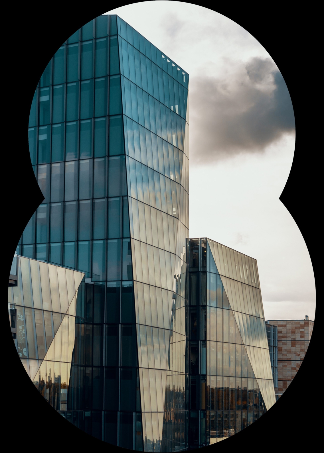 8 graphic number with an image of a London skyline inside of it